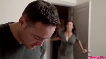 يمارس جنس مع امه بعد مساج حكاكي سحاق سود