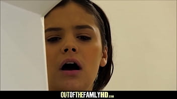 نساء عملاقه مع رجل صغير الحجم الجنس العفوي في رحلة إلى أوروبا