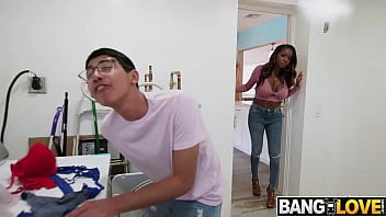 افلام سكس ديوث زوجته امامه اغتصاب ختيار لبنت صغيرة