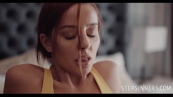 إبن يجبر امه على الجنس نيك الابن مع الام من خوفه من الضلمة