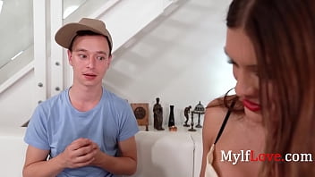 لقد ضاجعت صديقتي في كس حتى صرخت