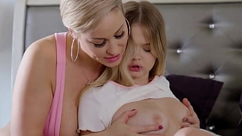 هذه الأم تحب ممارسة العادة السرية