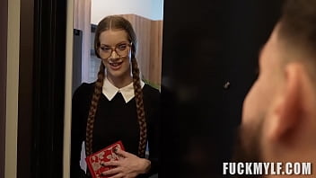 فلام عراقي لينا يغتصب أم صديقه في الحمام