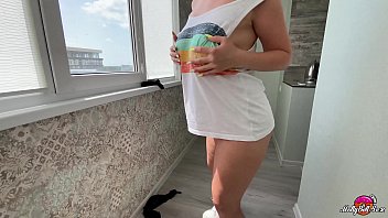 بالإضافة إلى الأكل ، فإن عضتها الممتازة تمنحه أيضًا مهبلًا صغيرًا مخفيًا